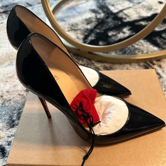 Like new, worn 2x. Box dust covers & taps included. Signs of wear at the point. - Picture 12 of 15